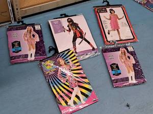 lot 1153 image: Lot of (5) Child Size Large 12-14 Girls Costumes