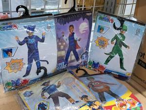 lot 1163 image: Lot of (5) Child Size Small 4-6 Boys Costumes