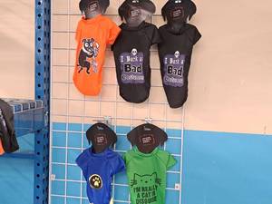 lot 1236 image: Lot of (5) Dog Shirts