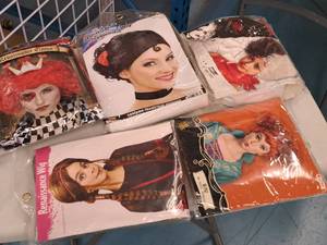 lot 1272 image: Lot of (5) Womens Assorted Wigs