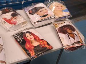 lot 1274 image: Lot of (5) Womens Assorted Wigs