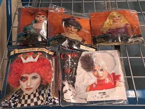 lot 1276 image: Lot of (5) Womens Assorted Wigs