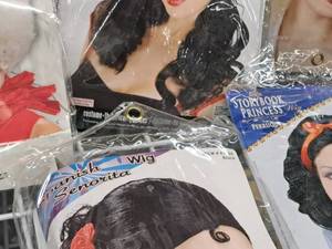 lot 1282 image: Lot of (5) Womens Assorted Wigs