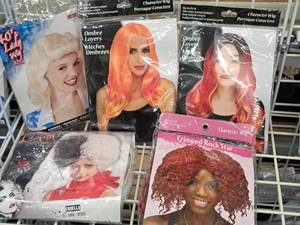 lot 1282A image: Lot of (5) Assorted Womens Wigs
