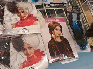 lot 1284 image: (3) Womens Wigs and (1) Hair Clip