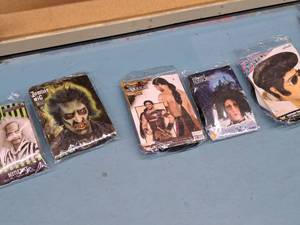 lot 1287 image: Lot of (5) Mens Wigs