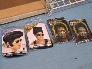 lot 1288 image: Lot of (5) Mens Wigs