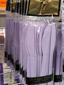lot 1060 image: Lot of (14 Packs) Plastic Knives 20-count ( 280 Total Items )