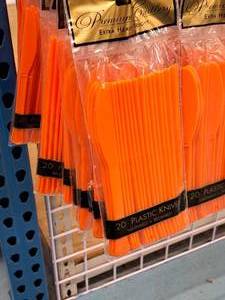 lot 1066 image: Lot of (19 Packs) Plastic Knives 20-count ( 380 Total Items )