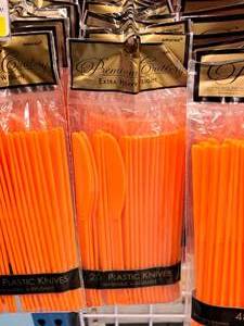 lot 1067 image: Lot of (18 Packs) Plastic Knives 20-count ( 360 Total Items )