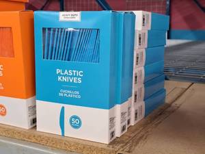 lot 1072 image: Lot of (9 Boxes) Plastic Knives 50-count ( 450 total items )