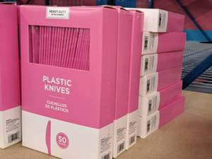 lot 1074 image: Lot of (9 Boxes) Plastic Knives 50-count ( 450 total items )