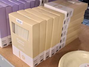 lot 1080 image: Lot of (11 Boxes) Plastic Knives 50-count ( 550 total items )