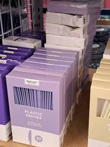 lot 1081 image: Lot of (17 Boxes) Plastic Knives 50-count ( 850 total items )