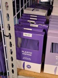lot 1082 image: Lot of (12 Boxes) Plastic Knives 50-count ( 600 total items )