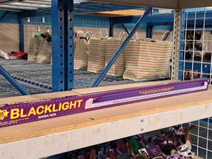 lot 1313 image: 48 Black Light (in original box)