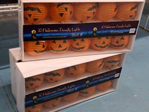 lot 1325 image: Lot of (3 Boxes) Halloween Lights - Jack-o-Lanterns