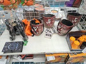 lot 1328 image: Assorted Halloween Dcor