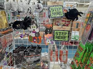 lot 1334 image: Assorted Halloween DcorSupplies