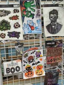 lot 1358A image: Assorted Halloween DcorSupplies