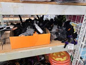 lot 1376 image: Assorted Halloween DcorSupplies - Rats, Mice, Spiders