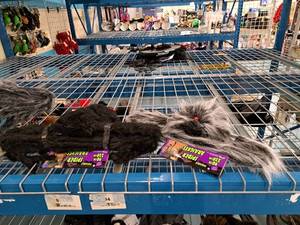 lot 1438 image: Lot of (2) Halloween Dcor Props - Spiders