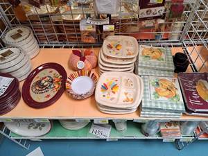 lot 1454 image: Assorted Thanksgiving Dcor - Plates, Napkins
