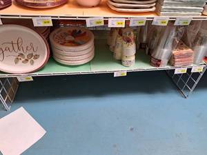 lot 1455 image: Assorted Thanksgiving Dcor - Cups, Plates, Napkins