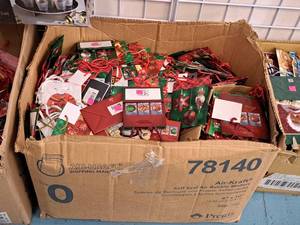 lot 1474 image: Lot of (1 Box) Assorted Christmas Bags