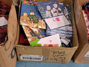 lot 1475 image: Lot of (1 Box) Assorted Christmas Bags 7x3-12x6