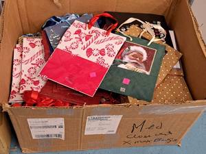lot 1476 image: Lot of (1 Box) Assorted Christmas Bags