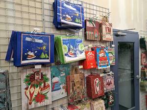 lot 1482 image: Assorted Gift Bags
