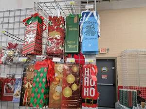 lot 1486 image: Assorted Gift Bags