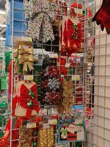 lot 1487 image: Assorted Holiday Bows