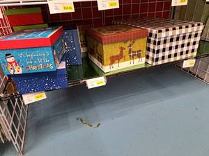 lot 1501 image: Assorted Holiday Gift Boxes