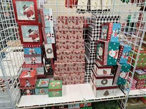 lot 1515 image: Assorted Holiday Gift Boxes