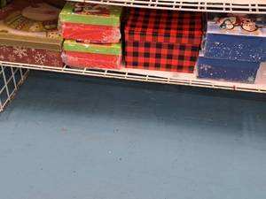 lot 1519 image: Assorted Holiday Gift Boxes