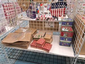lot 1522 image: Assorted Holiday Gift Tins and Boxes