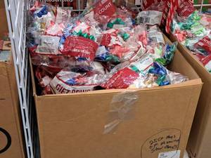 lot 1526 image: Lot of (50 Bags) Assorted Holiday Gift Bows