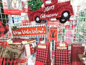 lot 1545 image: Assorted Holiday Dcor - Signs, Banners, Drying Mats, Treat Boxes