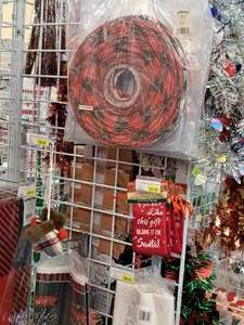 lot 1546 image: Assorted Holiday Dcor - Lanterns, Gift Card Holders, Tablecloths