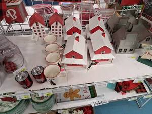 lot 1547 image: Assorted Holiday Dcor