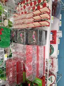 lot 1551 image: Assorted Holiday Foodwares and Dcor - Cups, Napkins, Shakers, Wall Art