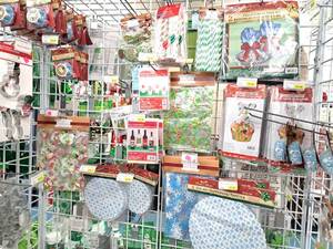lot 1554 image: Assorted Holiday Dcor and Supplies