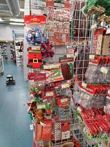 lot 1562 image: Assorted Holiday Novelties