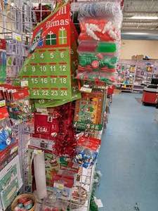 lot 1565 image: Assorted Holiday Novelties and Dcor
