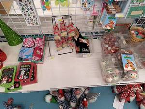 lot 1566 image: Assorted Holiday Novelties