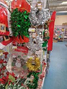 lot 1569 image: Assorted Holiday Dcor - Garland, Window Dcor