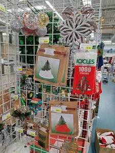 lot 1581 image: Assorted Christmas Decorations and Accessories