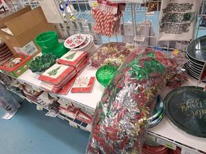 lot 1598 image: Assorted Holiday Plates, Napkins, Bowls, Garland